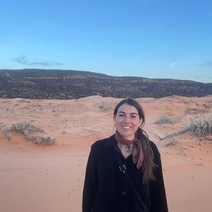 Meet your Posher, Emi